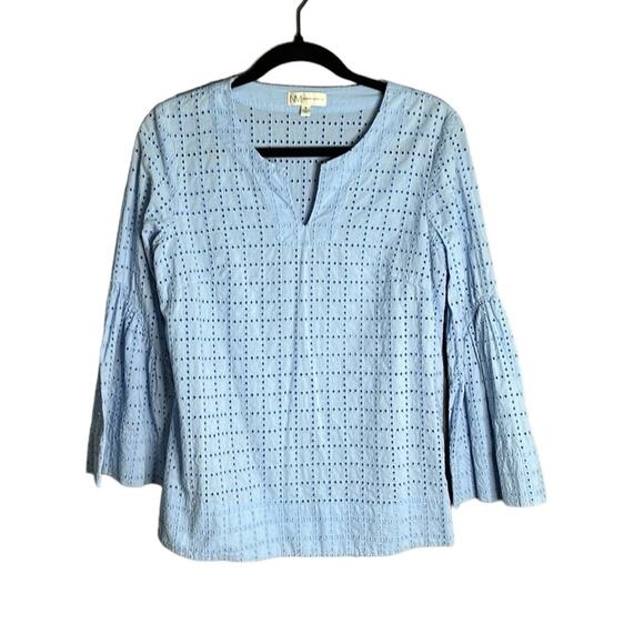 Neiman Marcus Light Blue Eyelet Tunic Top With Bell Sleeves Size 6 - Picture 1 of 9